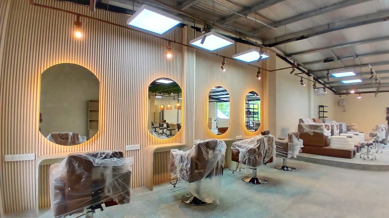 Naturals Unisex Salon